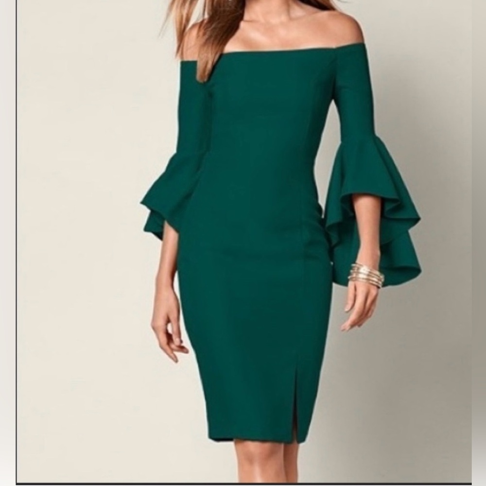 Venus Off-Shoulder Bell Sleeves Green Size 14